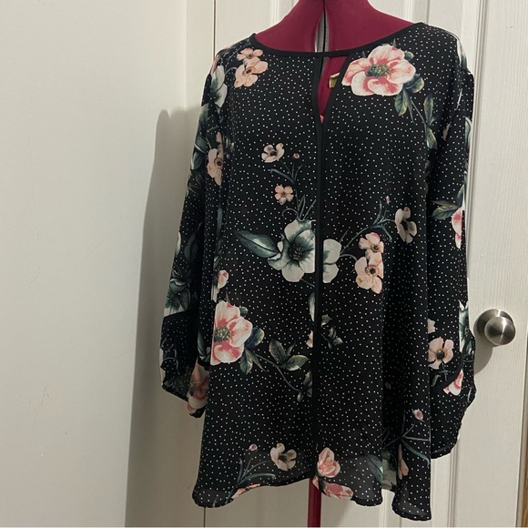 Spense women black floral pullover wide long sleeves blouse. Size 1X. Used. - Picture 5 of 6